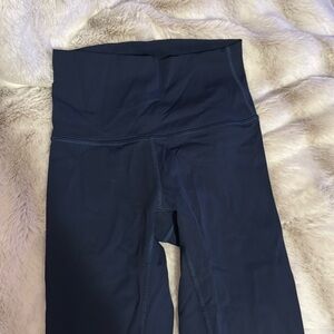Lululemon Wunder Train Leggings 28’
Color Navy Blue